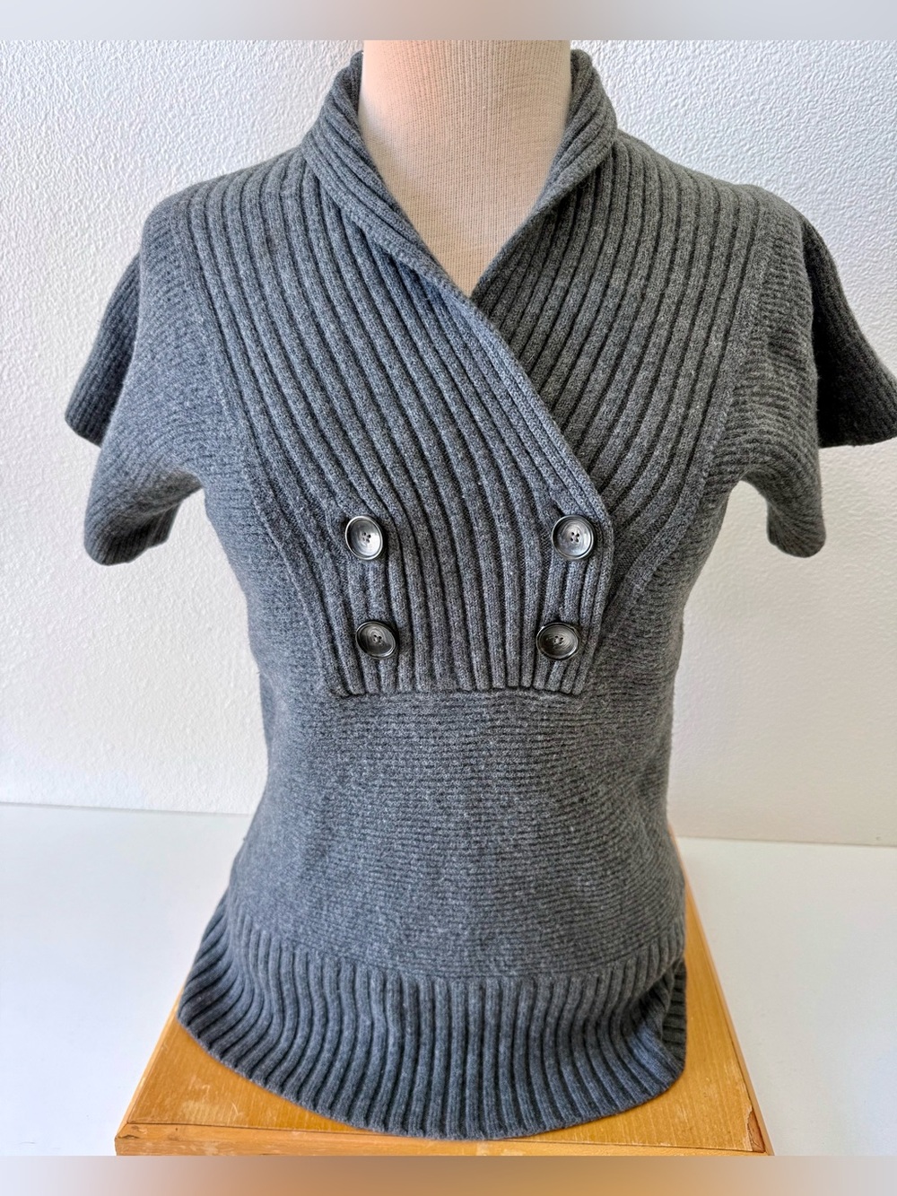 Banana Republic 100% Wool Dark Grey Ribbed Short Sleeve Shawl Collar Sweater Sm